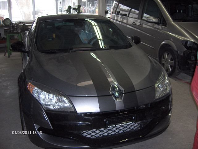 Folierungsarbeiten an Auto